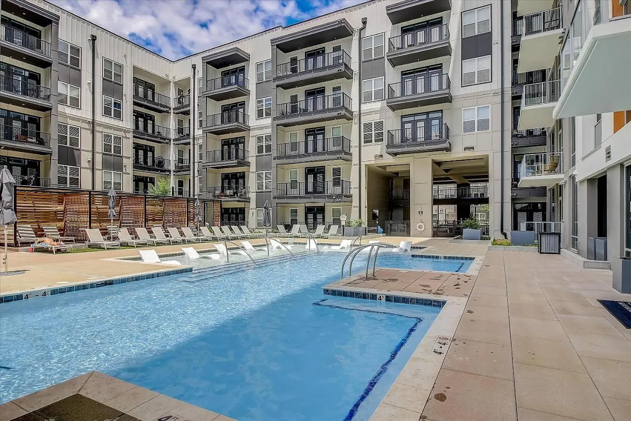 Frontdesk 500 West Trade Apts Fourth Ward Charlotte Apartment