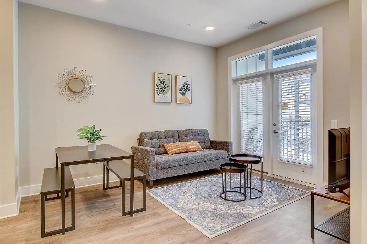 Frontdesk 500 West Trade Apts Fourth Ward Charlotte Apartment United States